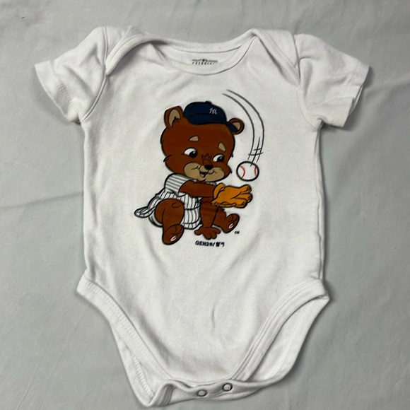 12M New York Yankees Baseball onesie - Picture 1 of 4